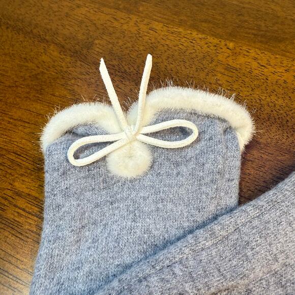 Blue White Fur Cuff Bow Touch Screen Gloves Medium - Picture 3 of 10